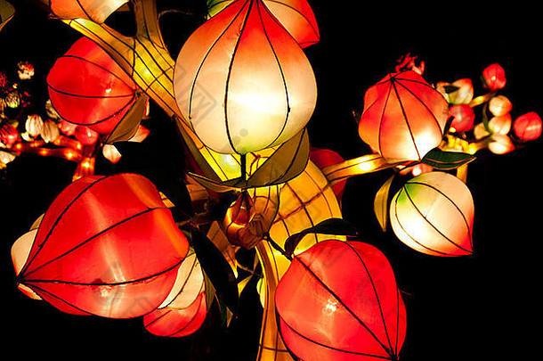 传统的中国人节日灯笼晚上