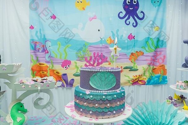 蛋糕表格概述装饰海底主题孩子们的聚会，派对章鱼海马牡蛎珊瑚色彩斑斓的气球聚会，派对有趣的与