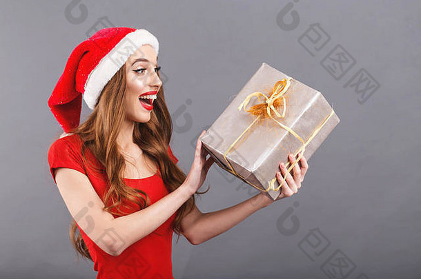 兴奋圣诞节女人穿圣诞老人他红色的衣服笑惊讶礼物一年圣诞节假期记忆礼物购物折扣商店雪少女圣诞老人老人化妆发型狂欢节