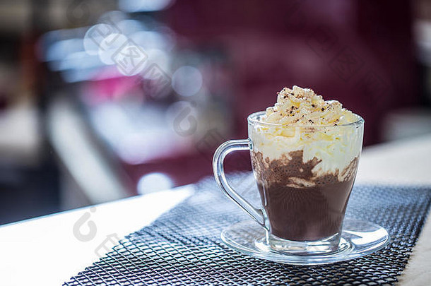 杯热巧克力生奶油酒吧餐厅