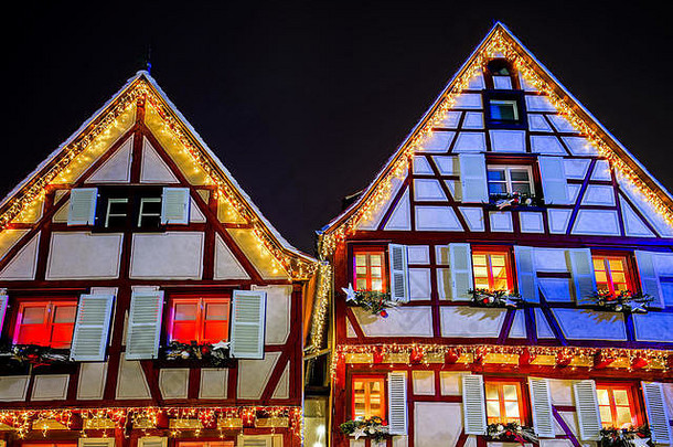 美妙的圣诞节高亮显示科尔马阿尔萨斯法国街房子装饰
