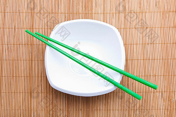 亚洲表格设置碗筷子
