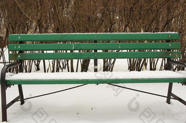 雪板凳上冬天公园