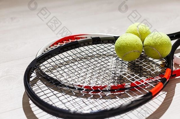 体育运动健身健康的生活方式对象概念关闭网球球拍球