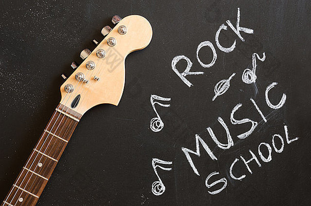 岩石音乐学校电吉他黑板上背景