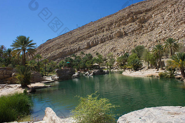 moqul洞穴Wadi巴尼哈立德绿洲阿曼沙漠景观