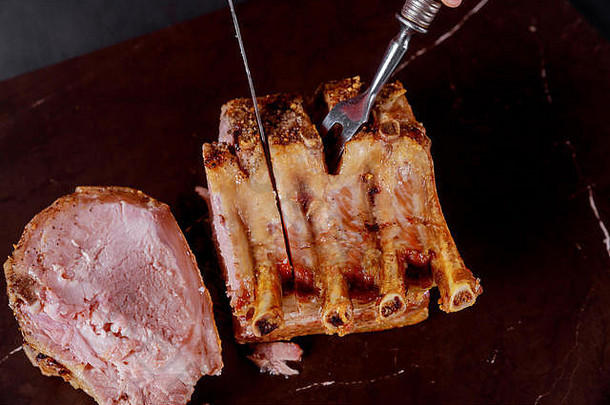 美味的切片猪肉里脊肉修剪脂肪联合