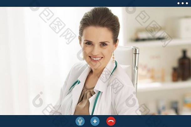 视频调用屏幕快乐医疗医生女人坐着办公室