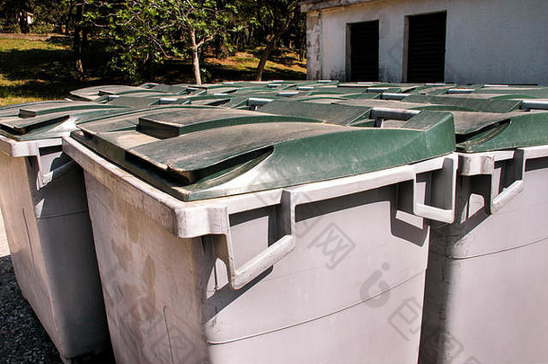 大垃圾容器垃圾垃圾桶里垃圾箱站行有序的收藏垃圾罐准备好了单独的垃圾集合环境