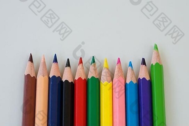 关闭彩色的铅笔白色背景