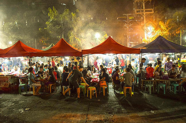 罗哈斯晚上市场街食物节日达沃