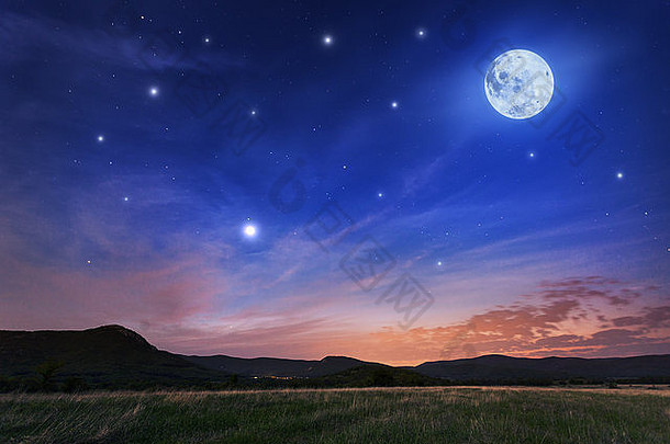 美丽的晚上天空完整的月亮星星春天克里米亚
