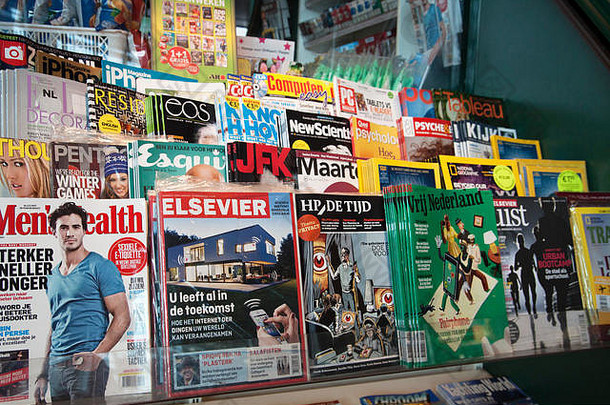 阿姆斯特丹荷兰2月彩色的杂志显示亭