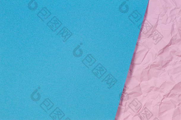 光蓝色的空白纸表柔和的粉红色的皱巴巴的皱纹纸纹理背景