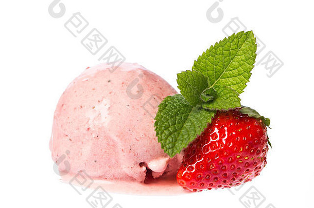 独家新闻草莓冰奶油草莓薄荷孤立的白色背景真正的可食用的冰奶油人工成分