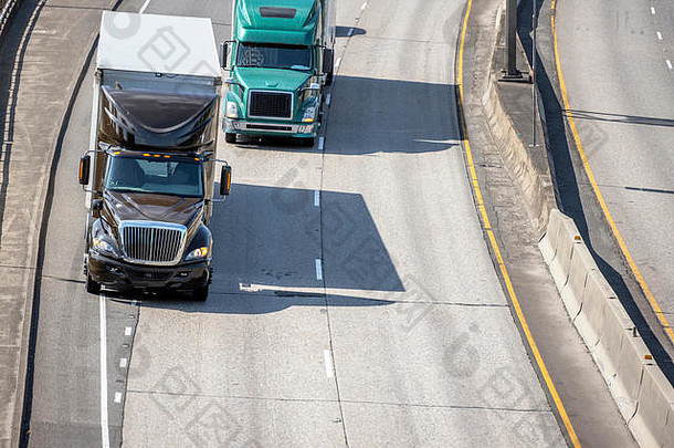 大钻井平台经典棕色（的）绿色阀盖半卡车运输商业工业货物干的半预告片开车合并路行