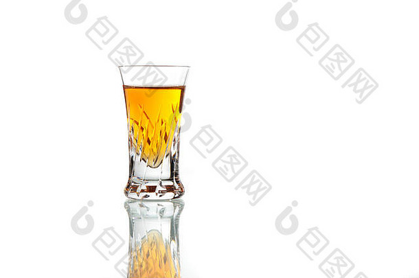水晶拍摄玻璃威士忌白色背景