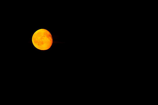 橙色月亮晚上黑色的skyorange月亮晚上黑色的天空
