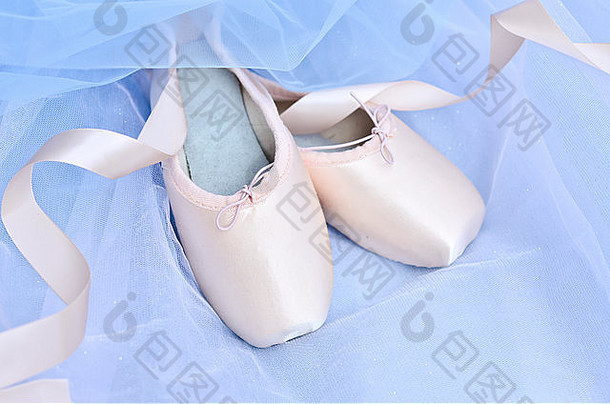 芭蕾舞鞋子光蓝色的图图背景
