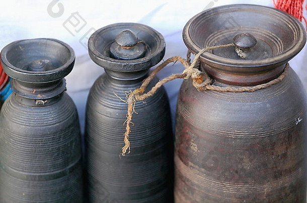 圆柱手精心制作陶器大船只liquids-rope系盖子出售液体货物商店博卡拉。