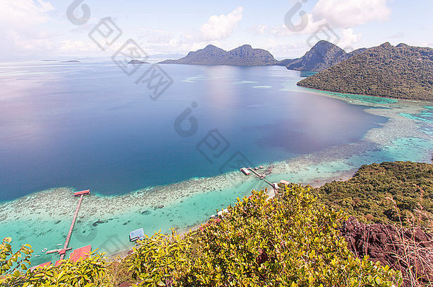 风景优美的全景前视图做sakaran海洋公园热带岛semporna上午