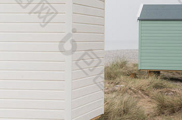 色彩斑斓的海滩小屋