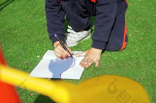 孩子画摘要形式纸充满活力的颜色介绍摘要形式影子对象艺术教育类学校