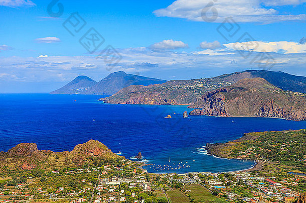 全景视图风成岛屿利帕里萨莱纳火山