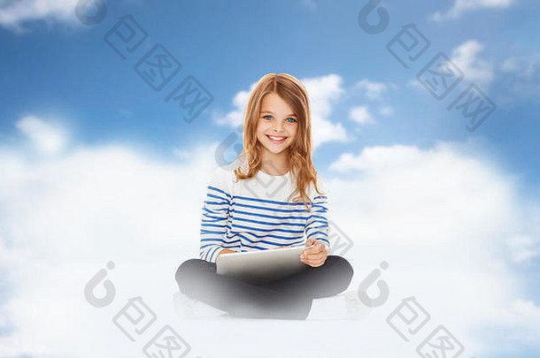 微笑女孩平板电脑电脑