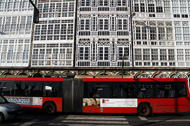 大红色的公共汽车著名的画廊加盟西班牙