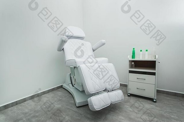 白色治疗椅子清洁房间