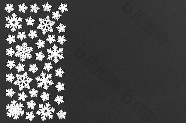 前视图白色雪花色彩斑斓的背景冬天天气概念复制空间快乐圣诞节概念