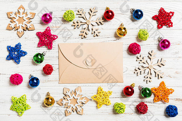 前视图信封节日木背景圣诞节玩具装饰一年时间概念
