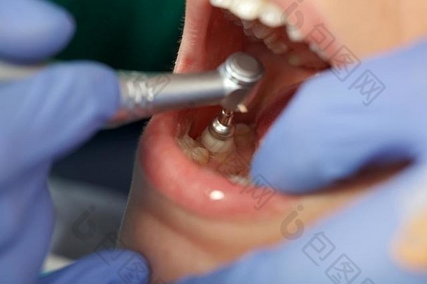 关闭专业牙科刷牙诊所