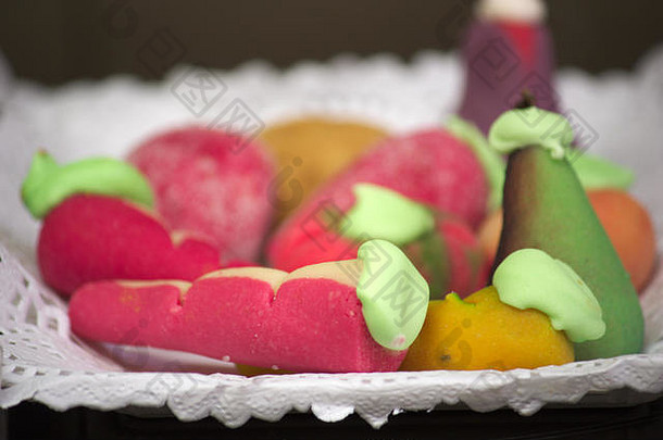托盘水果杏仁糖糖果给三dioniosio庆祝活动瓦伦西亚