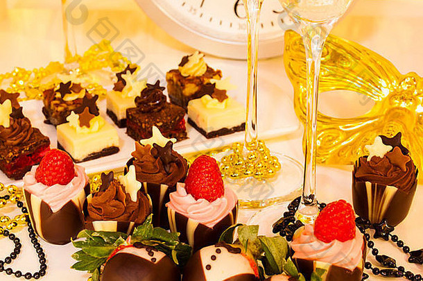 美食各种各样的小聚会，派对糕点装饰一年夏娃庆祝活动