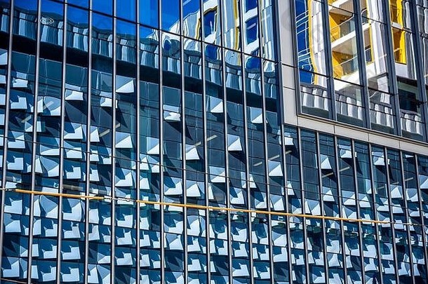 反映元素现代城市体系结构装饰摘要固定面对外部墙阳光照射的多层建筑使