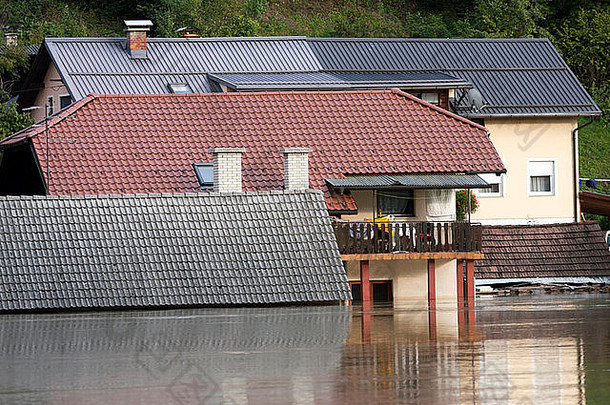 淹没了房子河克尔卡斯洛文尼亚
