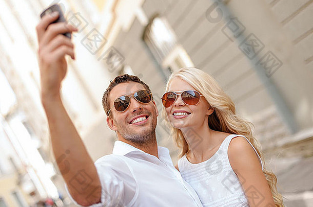 微笑夫妇智能手机城市