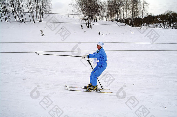 年轻的女孩运动服装山滑雪上升电梯多莫杰多沃城市莫斯科地区俄罗斯