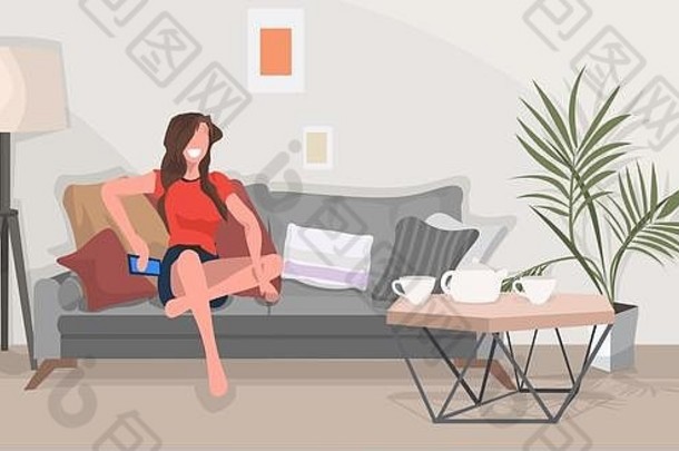 女孩坐着沙发上女人智能手机沟通概念现代生活房间室内平完整的长度水平
