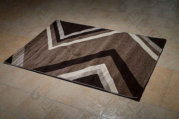 单棕色（的）地毯折叠地板上