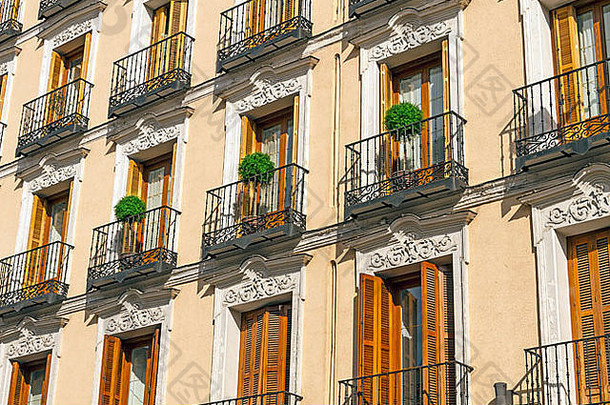 典型的窗户阳台马德里