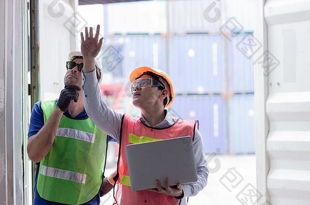 工作审计工程师团队航运港港口检查货物货物容器强度测试安全安全联运容器斯坦