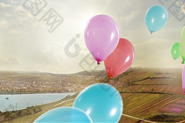 假期色彩斑斓的空气气球天空