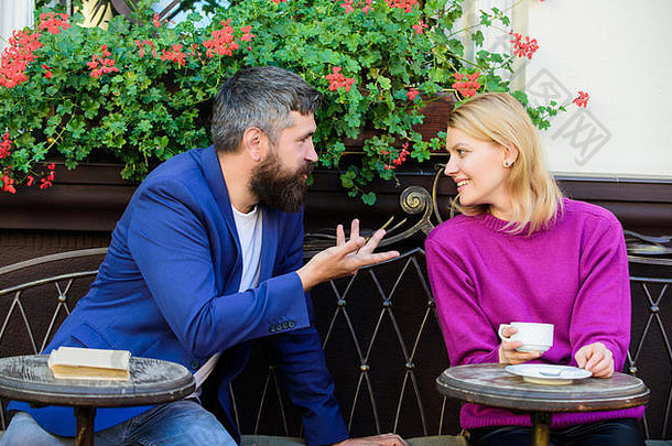 夫妇阳台喝咖啡休闲满足熟人公共的地方浪漫的夫妇正常的满足连接单人满足熟人会议人日期