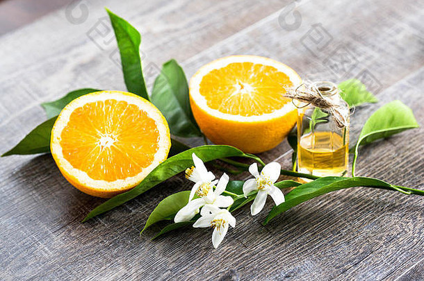多汁的橙色减少部分橙花油花橙色树乡村木背景橙色开花香花柑橘类