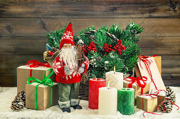 圣诞节装饰圣诞老人老人燃烧蜡烛礼物盒子冷杉树分支机构篮子古董风格健美的图片