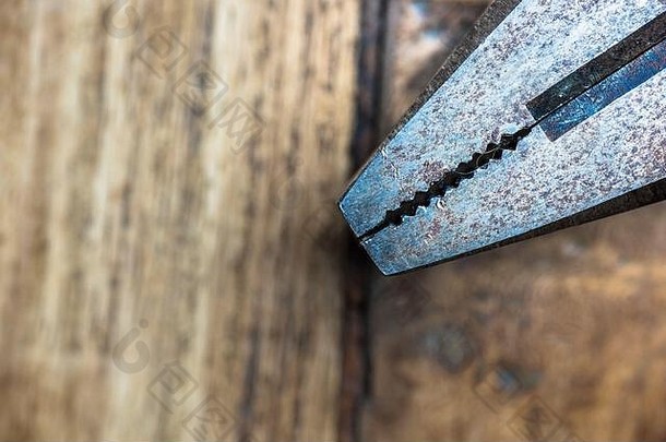 metall生锈的钳木工作台卡彭特工具