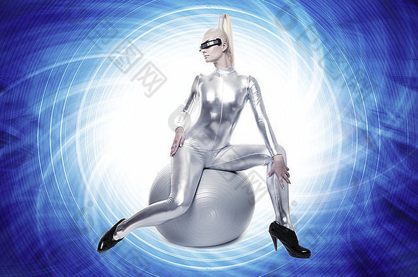 美丽的网络女人坐着银球